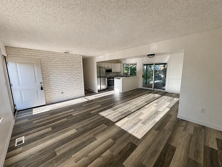 2814 S Ouray Way — Photo 2