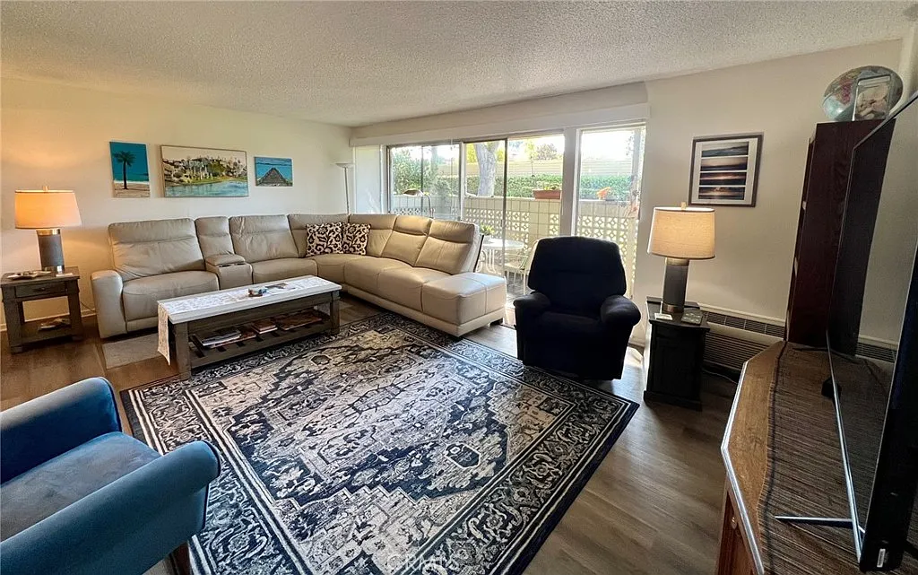 2 bed, 2.0 bath, 1040 sqft, $2,800 — Photo 1