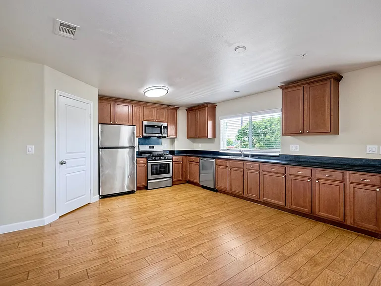 Harborview Apartments — Photo 45