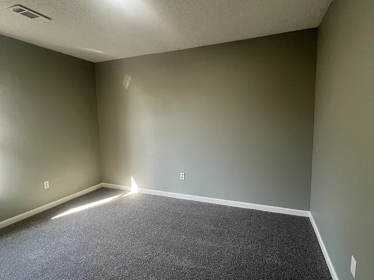 271 Adkins Cir — Photo 5