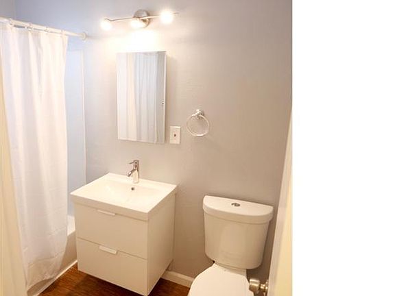 3rd image of 601 W 77th St APT 1
