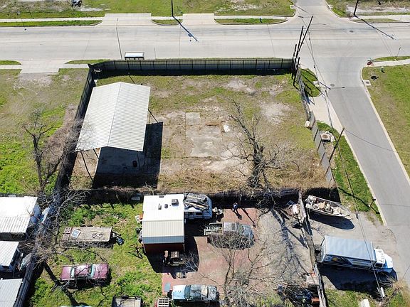 3rd image of 6005 Laura Koppe Rd