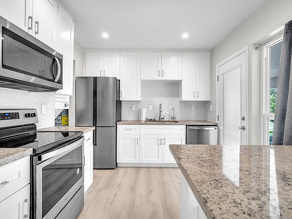 3rd image of 3213 Colony Club Rd APT 4