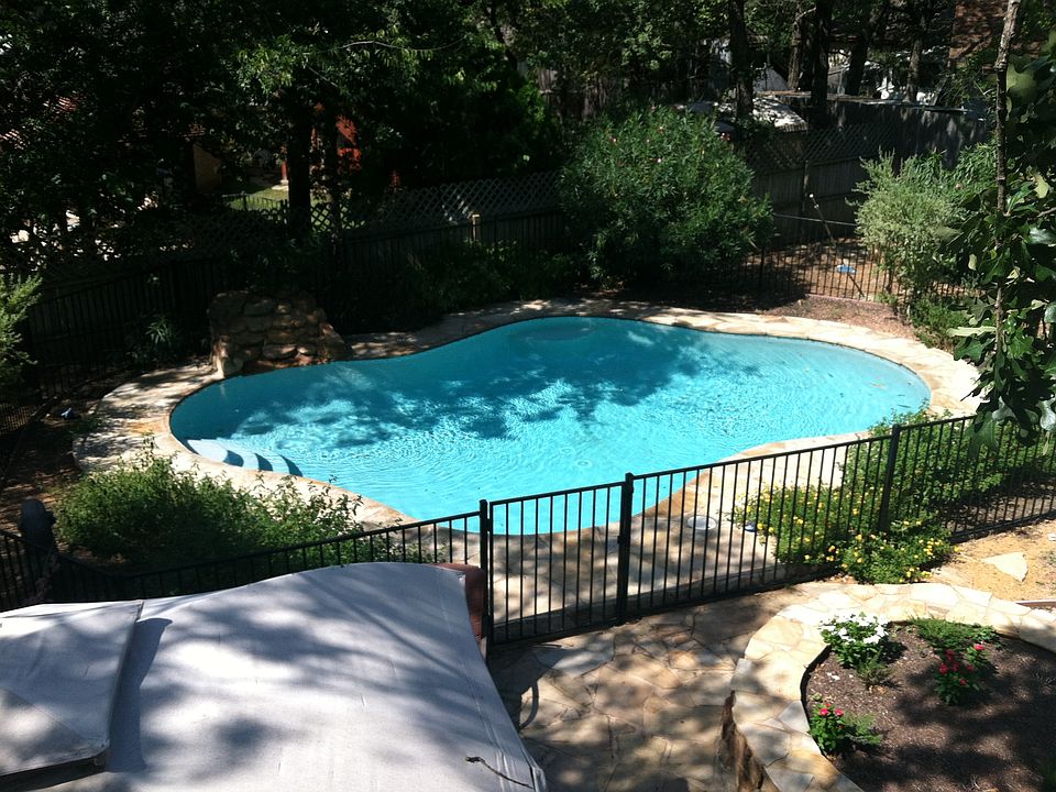 2nd image of 817 Highland Village Rd