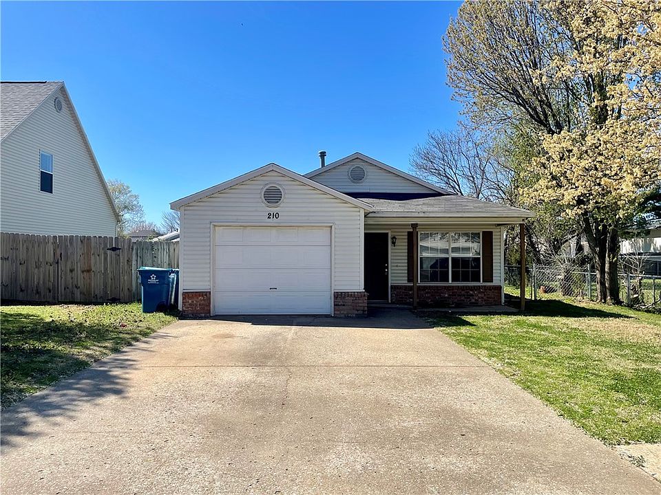 1st image of 210 Parkcrest Dr