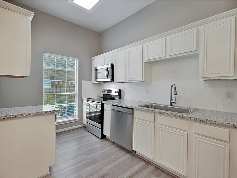 2710 Grants Lake Blvd #S6 — Photo 3