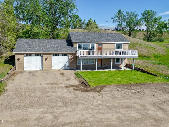 206 32nd Ave W, Williston, ND 58801