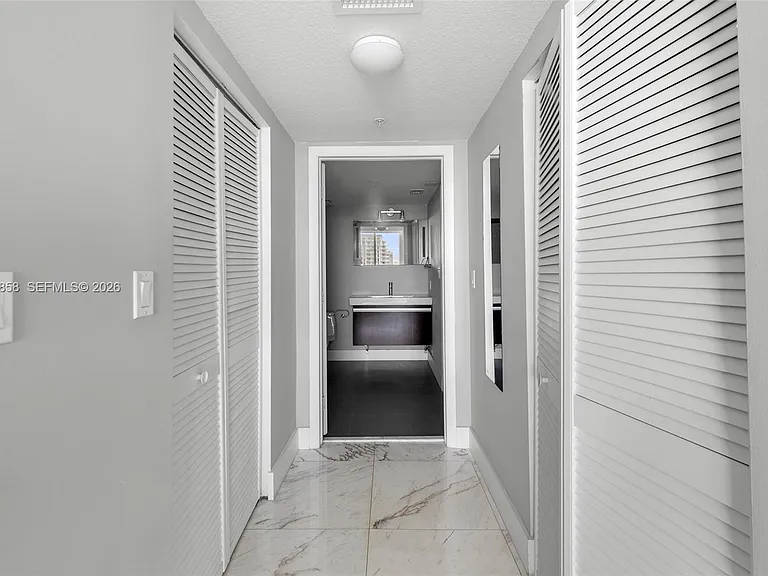 1800 N Bayshore Dr #1806 — Photo 24
