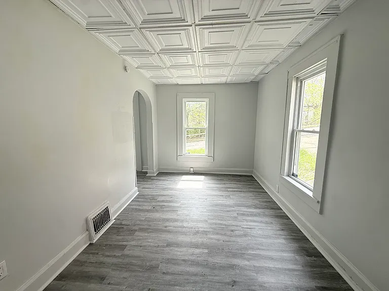 358 Russell St — Photo 5