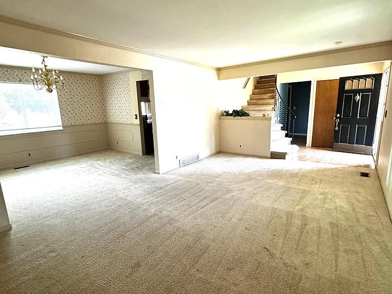 10922 Chicago Rd — Photo 4
