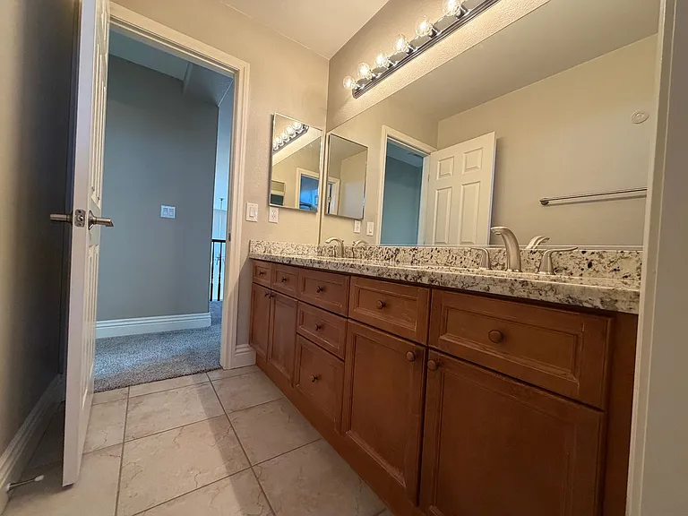 9239 Camden Heights Ct — Photo 10