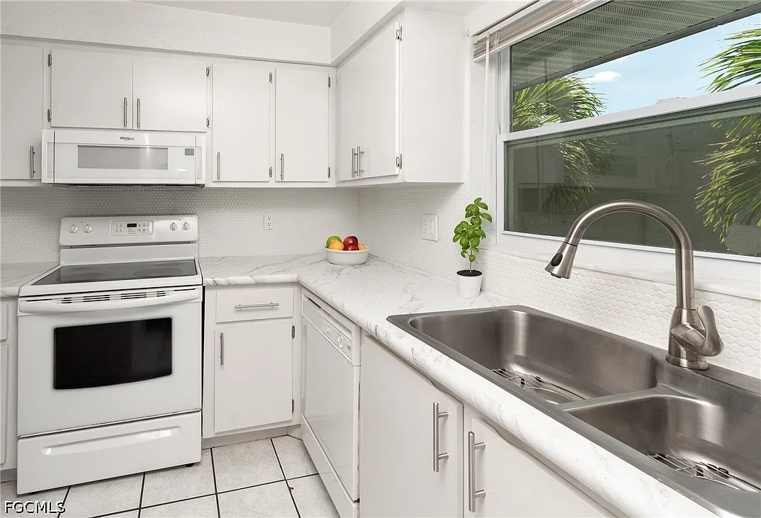1 bed, 1.0 bath, 913 sqft, $1,300 — Photo 4