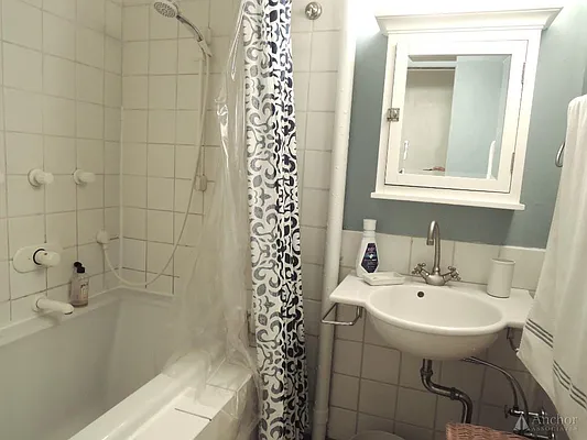 Rented by Anchor Associates | media 11