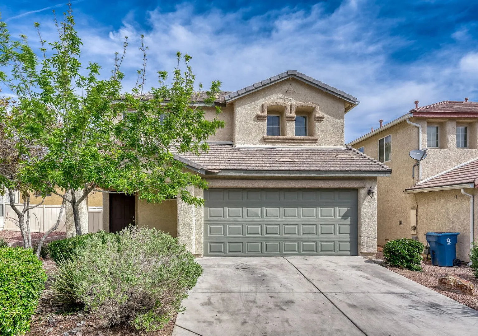 Beautiful 4-Bedroom Henderson Home with Fireplace & 2-Car Garage! — Photo 1