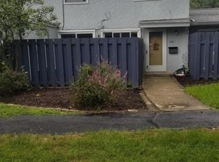 693 Cherry Hollow Rd, Columbus, OH 43228