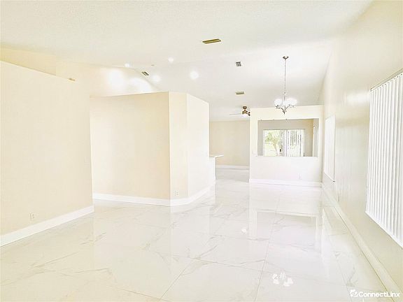 3rd image of 4379 Dogwood Cir