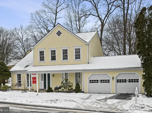 8523 W Oak Pl, Vienna, VA 22182