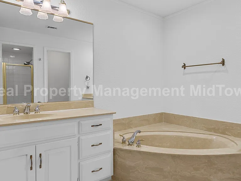 621 Windgate Ct — Photo 18