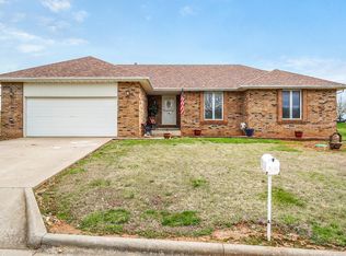 1404 Raspberry Ct, Nixa, MO 65714