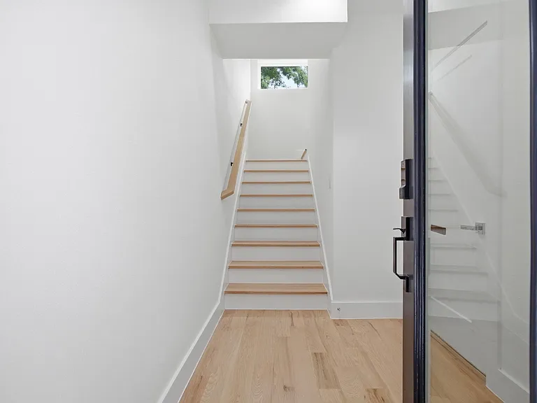 4605 Belmont Ave #202 — Photo 8