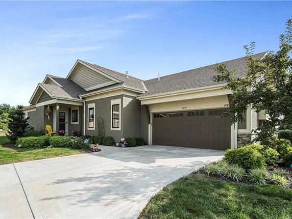 11491 S Waterford Dr, Olathe, KS 66061