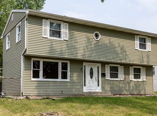 3098 Wakefield Dr, Carpentersville, IL 60110