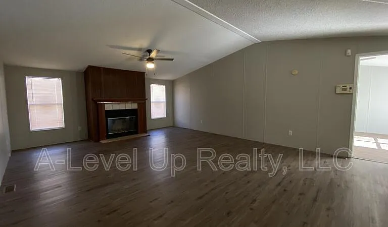 315 W Lee St — Photo 22