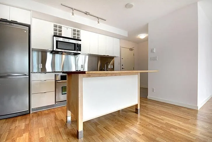 233 Robson St #2710 — Photo 9