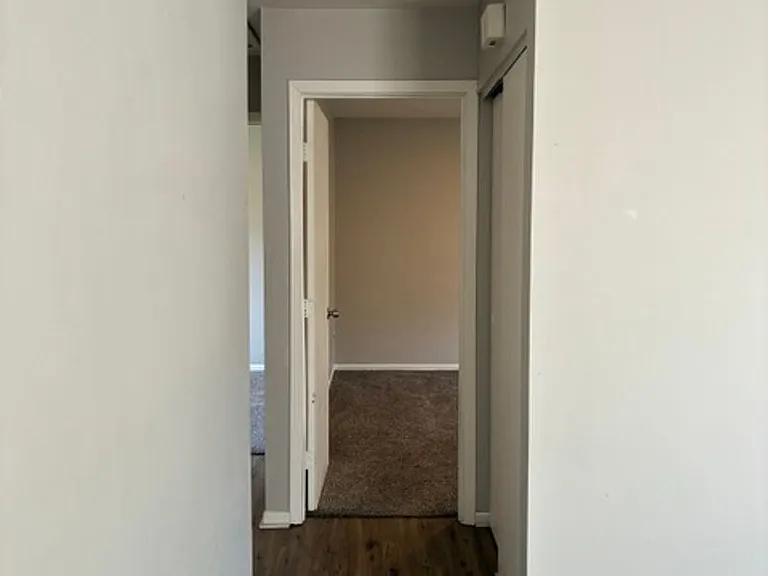 Waynedale Circle Apartments — Photo 35