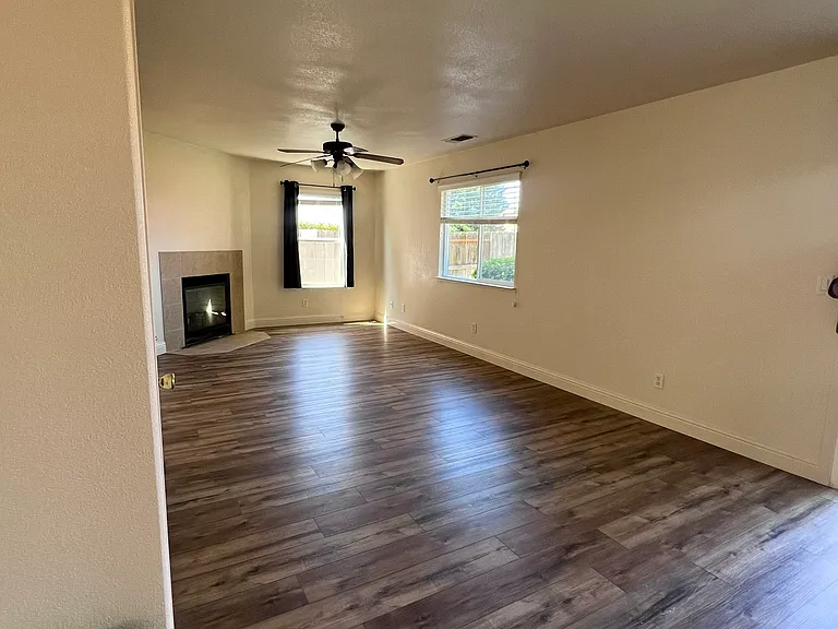 1694 Shay Way — Photo 10