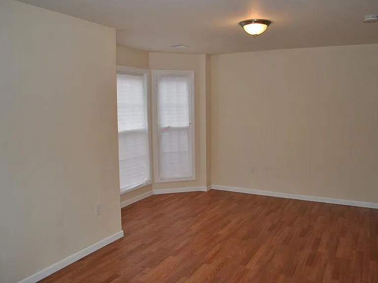 36 Howard Ct — Photo 3