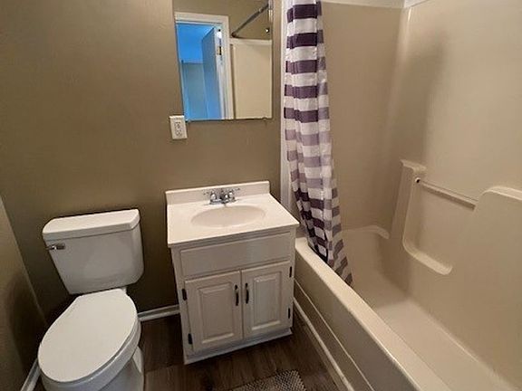 4th image of 1604 Moss St #21