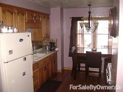 Kitchen
						:
						Walls were recently re-textured