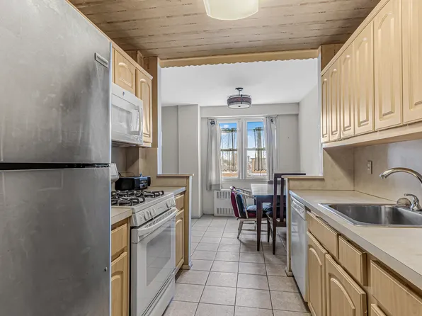 138-10 Franklin Avenue image 9 of 15