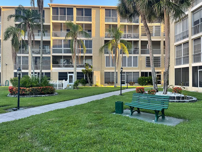 3693 Lake Bayshore Dr #H107 — Photo 25