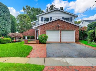 1952 Julian Ln, Merrick, NY 11566