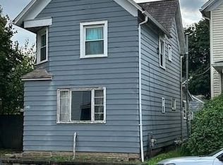428 E 2nd St, Uhrichsville, OH 44683