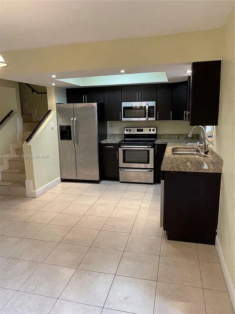 1024 W 79th Street 1024, Hialeah, FL 33014 — Photo 4