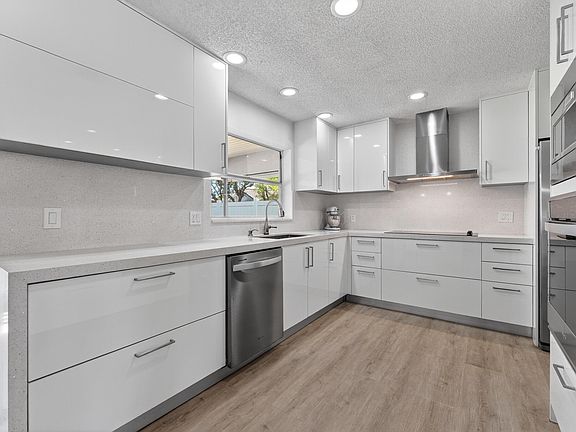 3rd image of 7816 Sunflower Drive