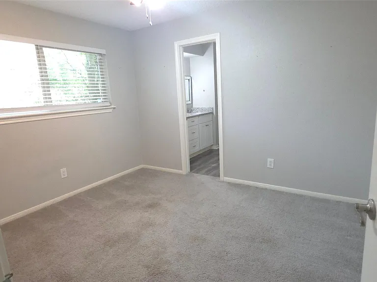 1119 Montour Dr — Photo 17