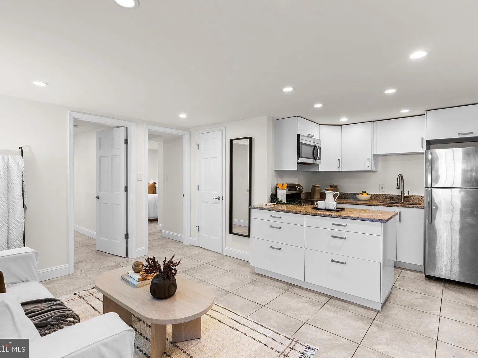 2 bed, 1.0 bath, 485 sqft, $1,750 — Photo 3