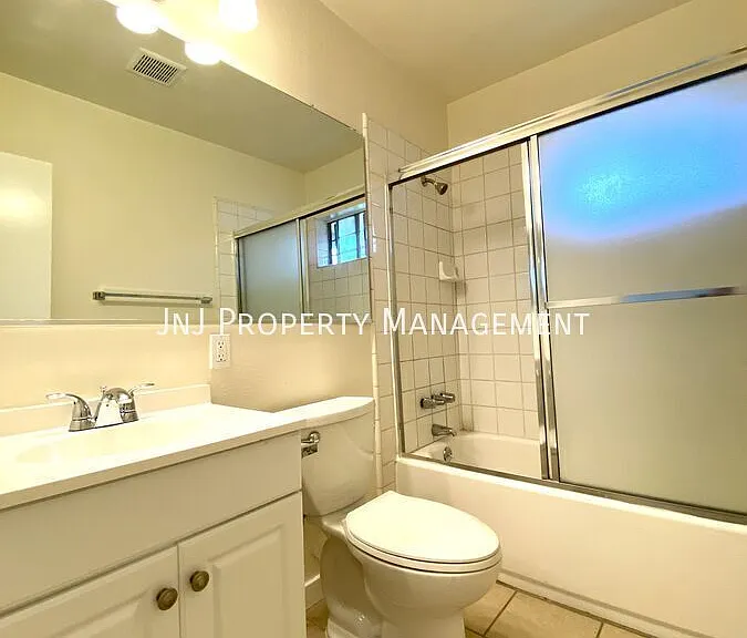 1530 Locust Ave — Photo 7