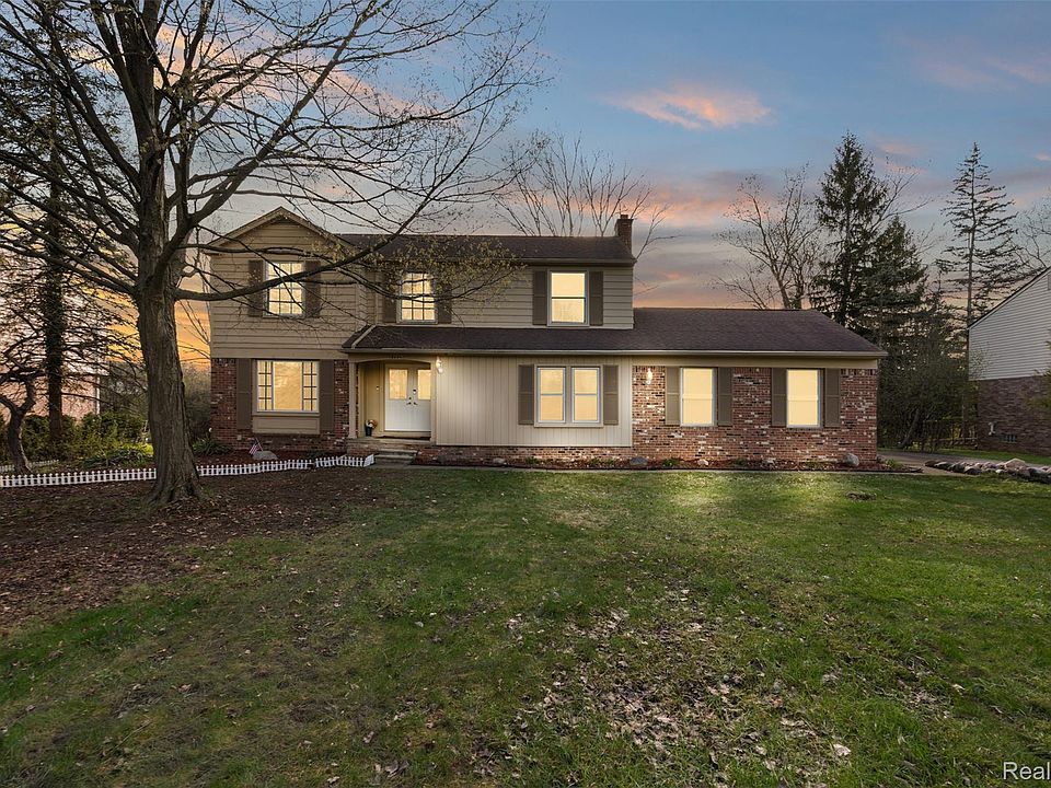 1st image of 5686 Stratford Dr