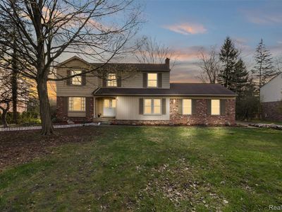 5686 Stratford Dr, West Bloomfield, MI, 48322