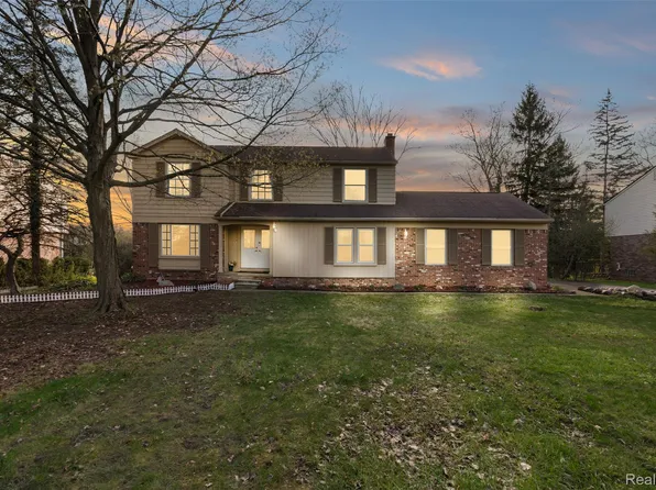 5686 Stratford Dr, West Bloomfield, MI 48322