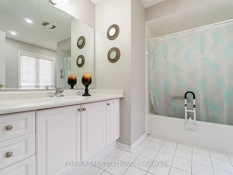 29 Timbertop Cres #UPPER LEVEL — Photo 24
