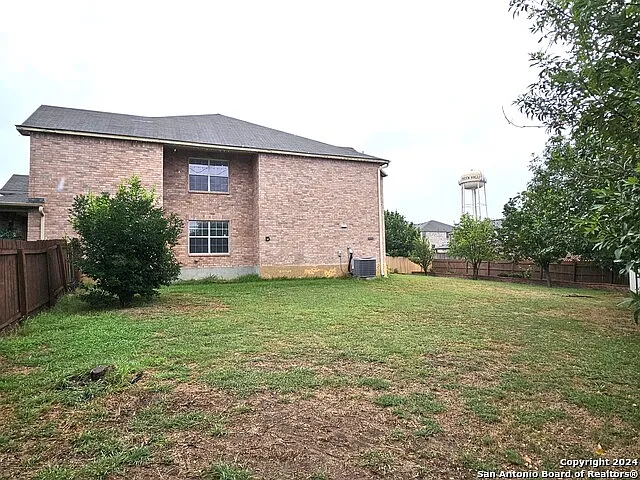 208 Springtree Cv — Photo 34