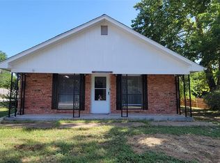 306 W Hale Ave, Decatur, TX 76234