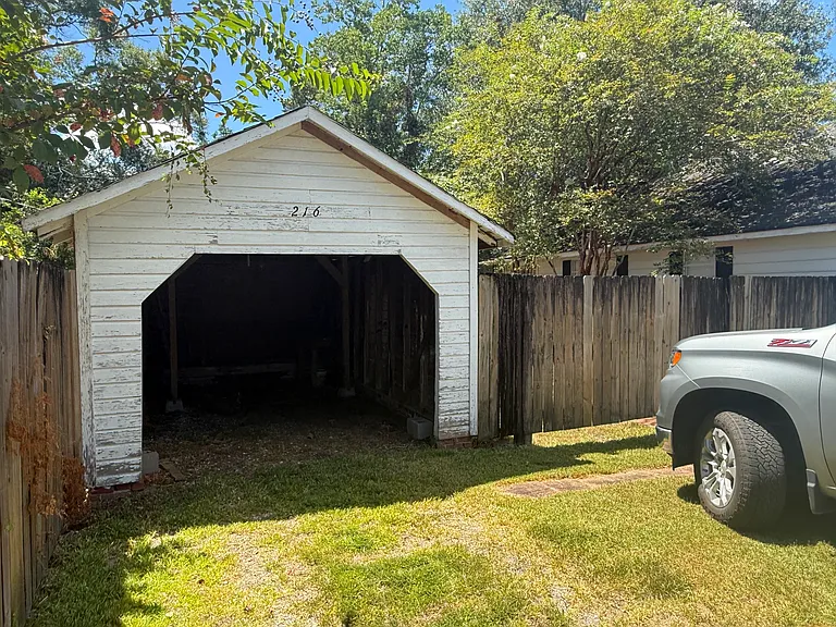 216 Stevens Dr — Photo 4