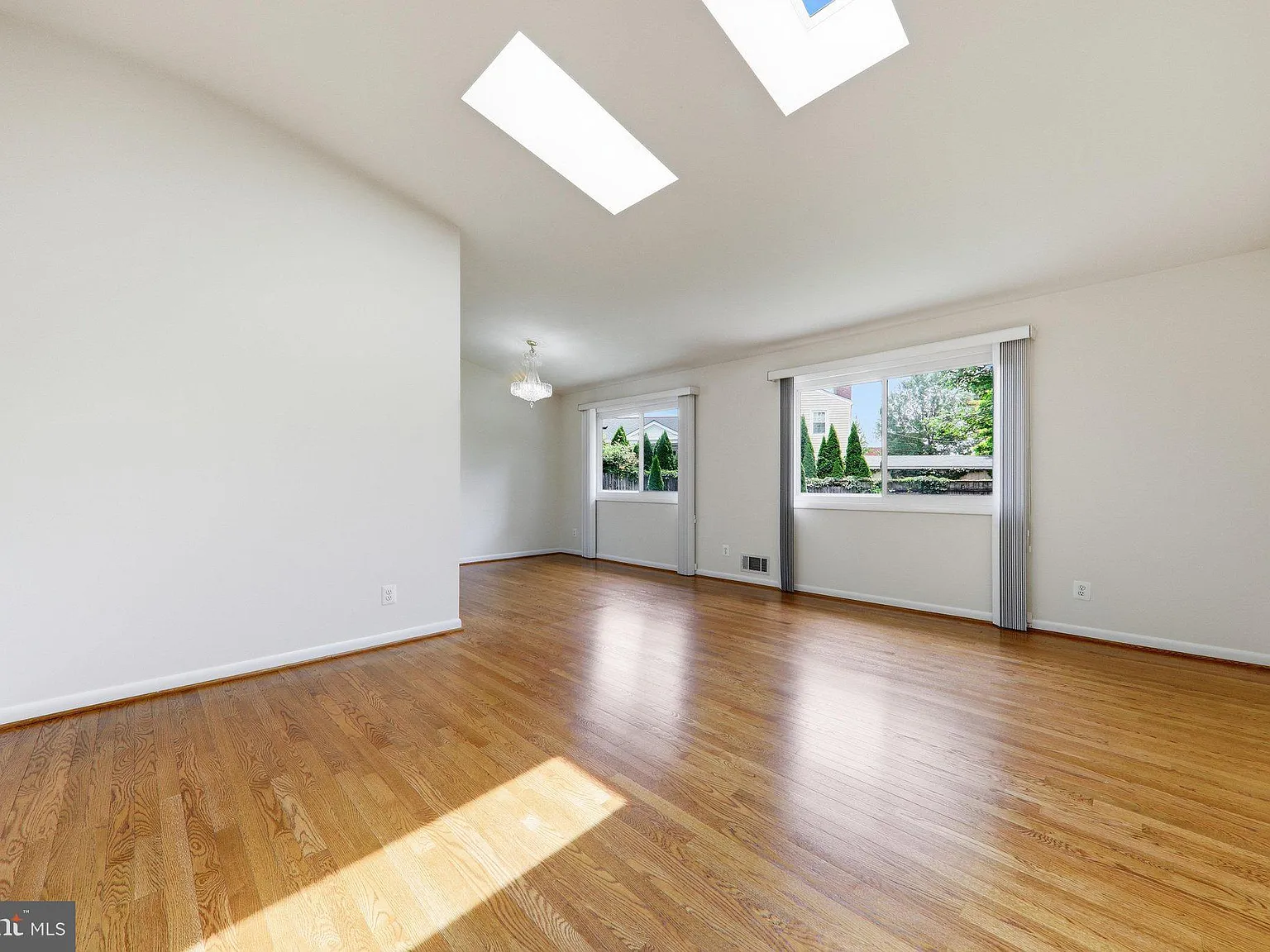 4 bed, 3.0 bath, 2142 sqft, $4,200 — Photo 3